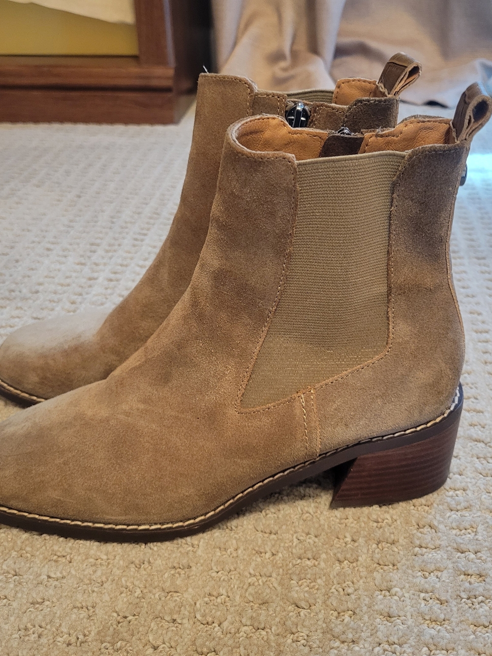 Donald J Pliner Suede Chelsea Boots - Tan - Size 7M Women's - Picture 2 of 11